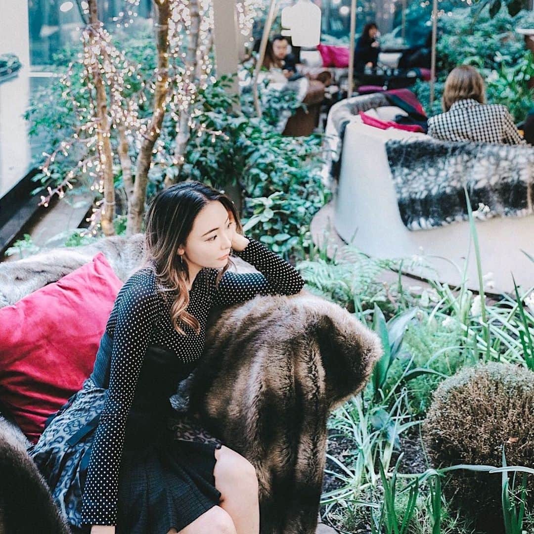 クリスティン・ウェイのインスタグラム：「Chilling at @mo_paris #chill #afternoontea #weekend」