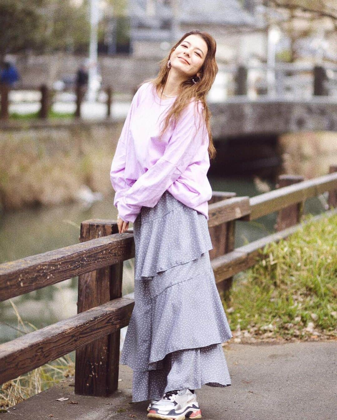 スザンヌさんのインスタグラム写真 - (スザンヌInstagram)「春っぽ写真の全身💃﻿ ﻿ @mite__official の﻿ back print mite long tee﻿ dot asymmetry sk﻿ ﻿ 上下とも色違いで買ったくらい﻿ お気に入り♡❤︎♡﻿ ﻿ なんなら息子にも姪っ子にも←（勝手にお揃いにした）﻿ ﻿ あったかくなって﻿ みんなでお揃いで着たいな🌸﻿ ﻿ ﻿ #今日の服﻿ #wear更新 しました❤︎﻿ ﻿ ﻿ @kumamoto__city 📷🙏」2月15日 17時46分 - suzanneeee1028