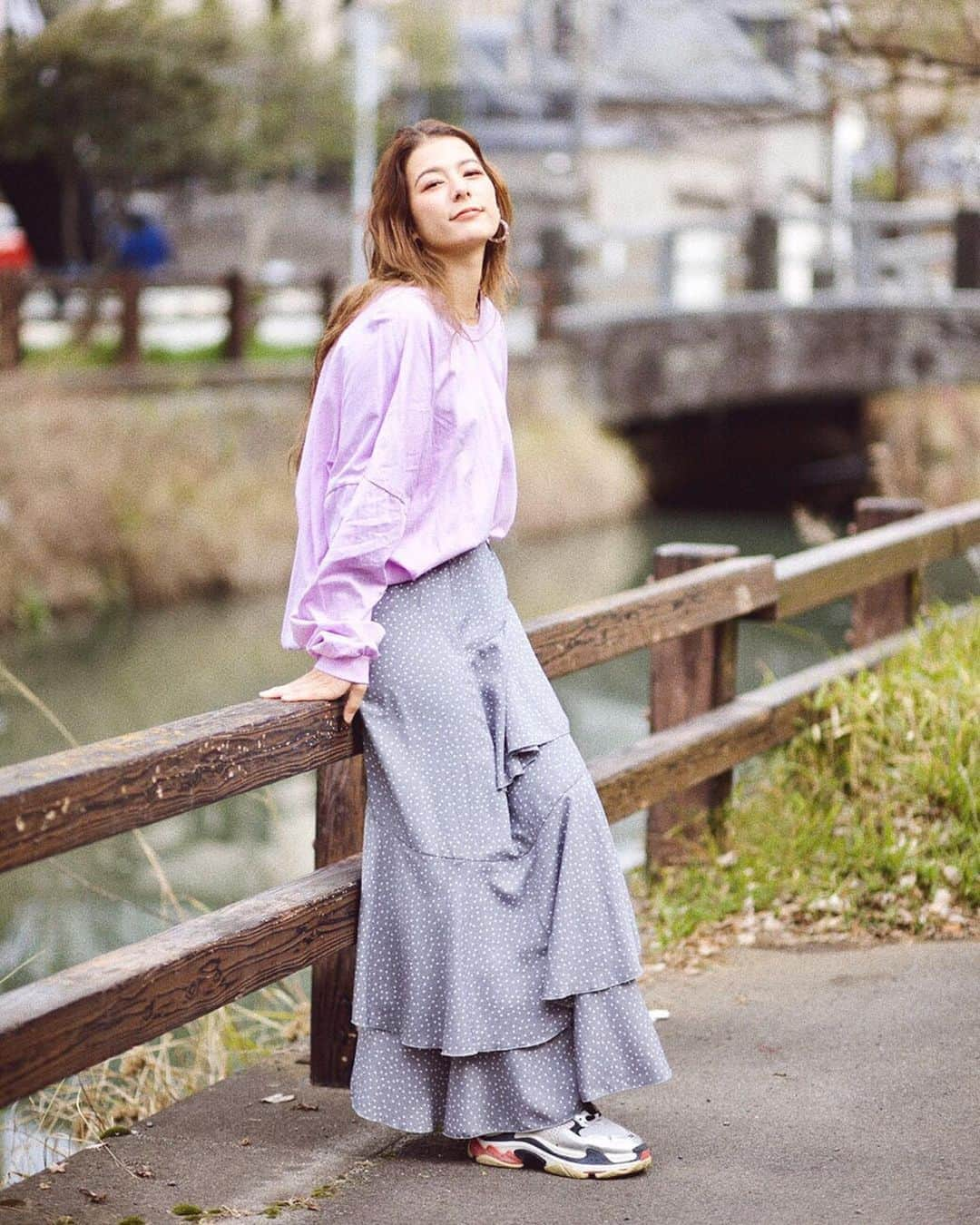 スザンヌさんのインスタグラム写真 - (スザンヌInstagram)「春っぽ写真の全身💃﻿ ﻿ @mite__official の﻿ back print mite long tee﻿ dot asymmetry sk﻿ ﻿ 上下とも色違いで買ったくらい﻿ お気に入り♡❤︎♡﻿ ﻿ なんなら息子にも姪っ子にも←（勝手にお揃いにした）﻿ ﻿ あったかくなって﻿ みんなでお揃いで着たいな🌸﻿ ﻿ ﻿ #今日の服﻿ #wear更新 しました❤︎﻿ ﻿ ﻿ @kumamoto__city 📷🙏」2月15日 17時46分 - suzanneeee1028