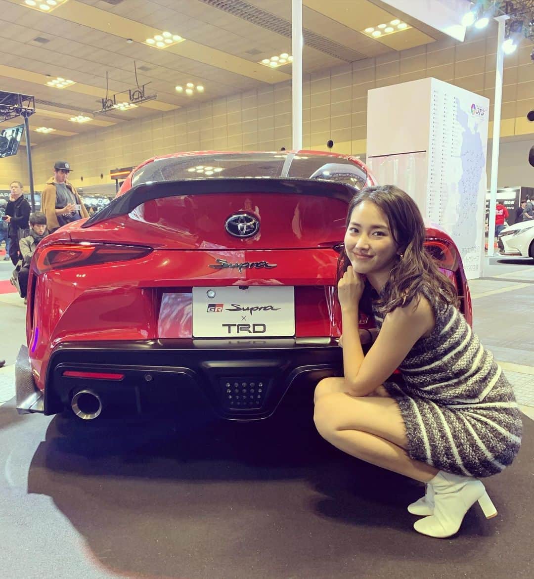 のインスタグラム：「明日のイベント時間変更のお知らせ！ 1回目13:00から 2回目15:30から！ TRDさんのスープラ❤️❤️❤️ サイドカーボンで鬼かっこいい！ 五味さんに今日教わったことは私の好きな車内のにおいはBMWの接着剤のにおいらしいです😂 一緒にいて本当に楽しい！  #trd#toyota#toyotasupra#supra」
