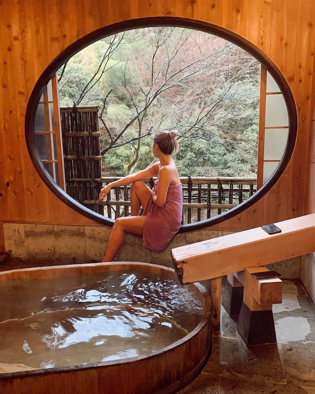 植野有砂さんのインスタグラム写真 - (植野有砂Instagram)「Our valentine 2020 destination was @hakone_shiunso.official ❤️we loved their private in-room onsen so we were back ♨️💯it’s riverside and the view is also 👌👌👌数年前に来た箱根の紫雲荘に戻ってきました❤️バレンタイントリップ😘色んな露天風呂付き客室行ってきたけど紫雲荘は忘れられないお宿の1つではじめてのリピート！ご飯も美味しくって手打ちそばとオーナーさんお手製の生姜をお買い上げ😍🤤あー癒された。また行きたいな💕またお宿ツアーをigtv用に撮ったから編集したら載せる💕」2月15日 17時58分 - alisaueno