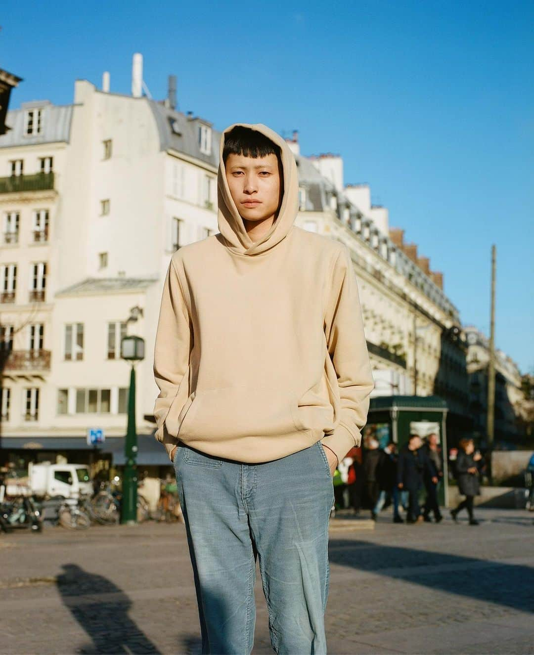 Droptokyoさんのインスタグラム写真 - (DroptokyoInstagram)「PARIS STREET STYLE Name: @itaitaitaitaikou  Hoodie: @gap_jp  #Gap#pr#カーボナイズドスウェット #droptokyo#tokyo#japan#paris#streetscene#streetfashion#streetwear#streetculture#fashion#film#filmphotography  Photography: @kyoheihattori」2月15日 18時28分 - drop_tokyo