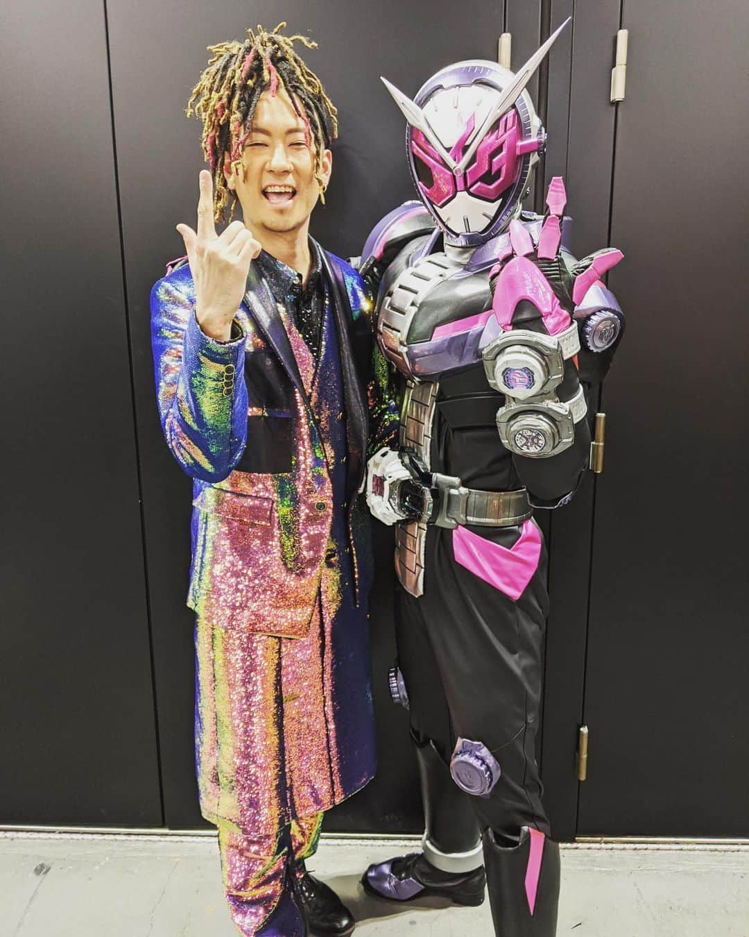 TOMO さんのインスタグラム写真 - (TOMO Instagram)「奇跡の2Shot！  仮面ライダージオウ様とw  #dapump #仮面ライダージオウ #平成はおわらない」2月15日 18時33分 - dp_tomo0561