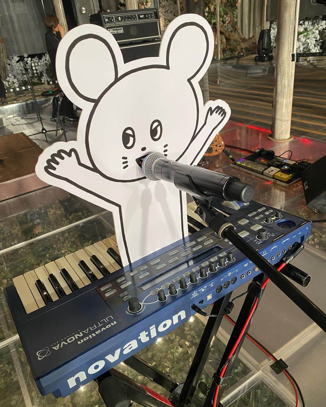 フジテレビ「Love music」さんのインスタグラム写真 - (フジテレビ「Love music」Instagram)「キュウソネコカミさん﻿ セット写真公開🐭🐭🐭﻿ ﻿ 明日よる24:30〜放送❣️﻿ ※地域によって放送日程が異なります。﻿ 各放送局のHPにてご確認下さい。﻿ ﻿ #キュウソネコカミ﻿ #毎度恒例ネズミくん﻿ #ひょっこり系撮りがち #スタッフさんにご協力頂きヨコタさんのキーボードをお借りして﻿ #歌セットにセイヤ銅像が隠れてます #どこでしょう﻿ #正解は放送で☺︎﻿ #トークセットにセイヤ銅像置いてみた﻿ #Lovemusic﻿ #ラブミュージック﻿ #フジテレビ」2月15日 18時42分 - lovemusic_fujitv