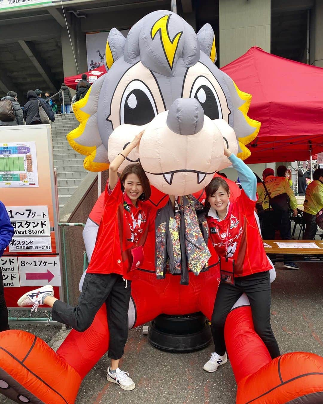 坂元美香さんのインスタグラム写真 - (坂元美香Instagram)「SUPER SUGBY🏉 SUNWOLVES vs CHIEFS  今日もガッツリ楽しんで来ました😆 #坂元ラグビー観戦 #坂元スポーツ観戦記2020 . @sunwolves @sunwolves_supporters  #ラグビー #rugby #サンウルブズ #superrugby  #ラグビー女子 #ラグ女 #秩父宮ラグビー場  #カンタベリー #Canterbury #にわか」2月15日 18時43分 - mika_saka