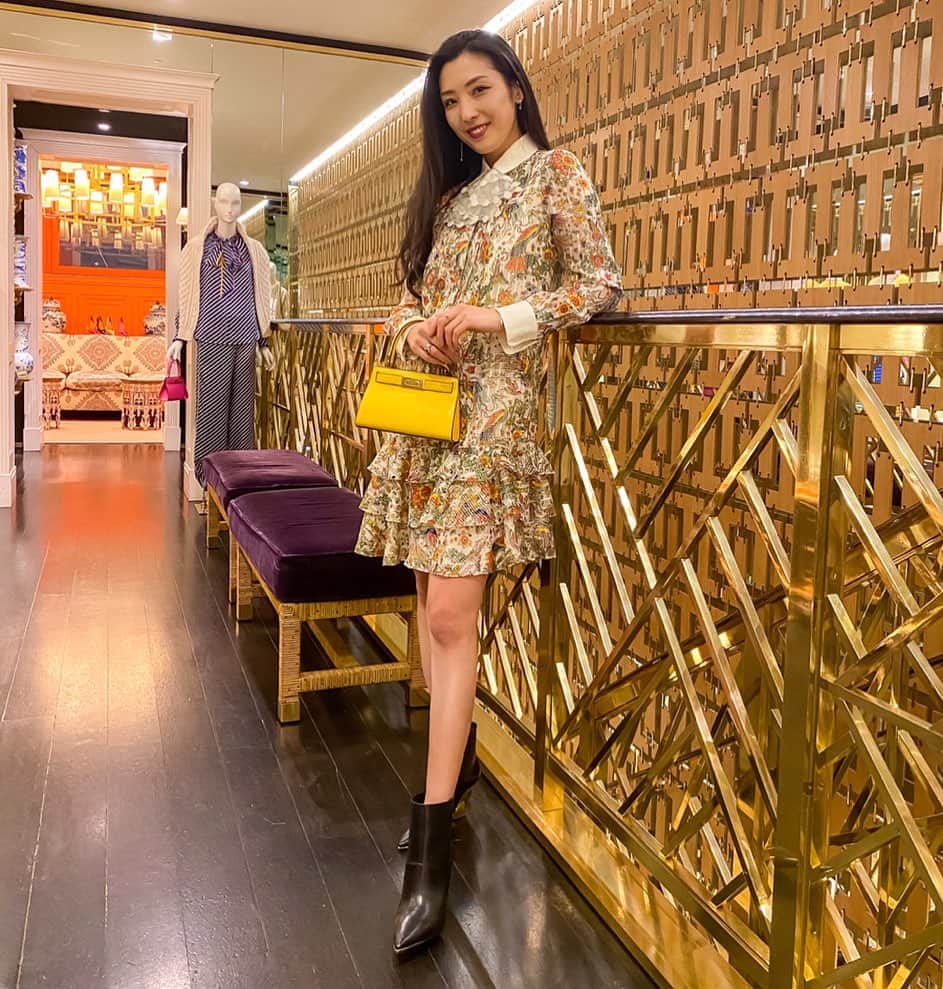 砂田早紀のインスタグラム：「New collection from @toryburch - spring is just a moment away. #ss20 #toryburch  Tory Burch の2020SS新作コレクション🌹 四季の中で春夏が一番すき☺️ もう春は目の前、楽しみが沢山！  Happy Valentine’s Day everyone xxx」