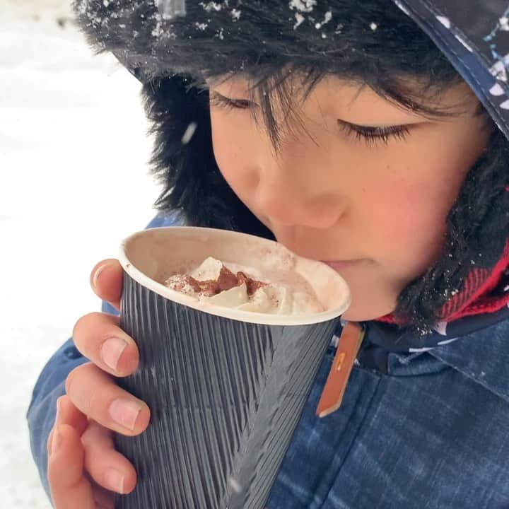 Kids Of Ninjaのインスタグラム：「ホットココアが身に染みる☃️ #地獄谷野猿公苑 . . #親バカ部 #春がまちどおしい  #二月生まれの会 #小三男子 #男の子ママと繋がりたい  #アラフォーママと繋がりたい  #子供がいる生活 #子供のいる暮らし #ママリ  #まますたぐらむ  #trendykids #lifewithkids #kids_japan #kids_circle #cutekidsclub #love #instagood #instakids #kidsphotograp hy」