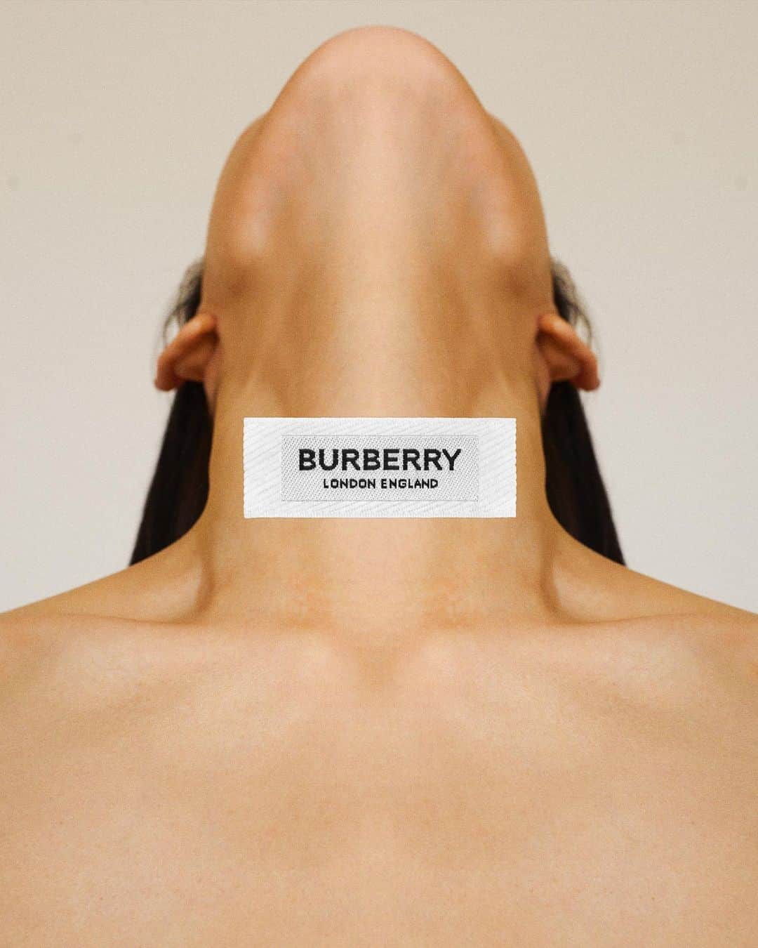 Burberryさんのインスタグラム写真 - (BurberryInstagram)「It’s coming  Monday 17th  17:00hrs #BurberryShow #BurberryAutumnWinter20 #LFW」2月15日 19時30分 - burberry