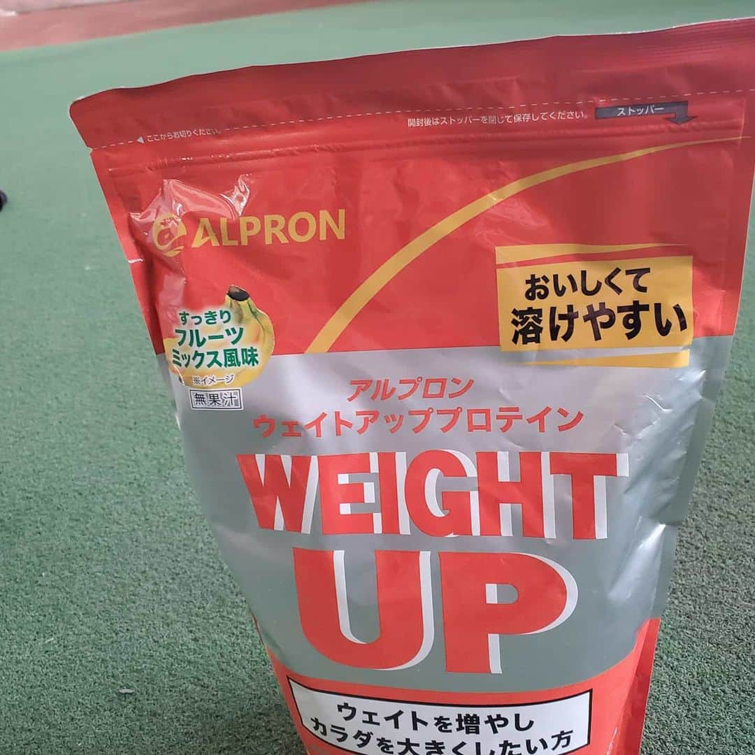 小関翔太さんのインスタグラム写真 - (小関翔太Instagram)「こんばんわー🙇  いつもお世話になっている アルプロンさん😄  @alpron_official #alpron#アルプロン#アルプロン公式アンバサダー . 日本人のためのプロテイン IZMO -イズモ- @izmo.energy #IZMO#イズモ  また、IZMO商品は全国のゼビオで販売 してますので、よろしくお願いします😄  あと、昨日のスタミナ会の時の平選手と😄 平ファンの皆様に😍(笑)  #平雄介」2月15日 19時26分 - sho_ta.koseki