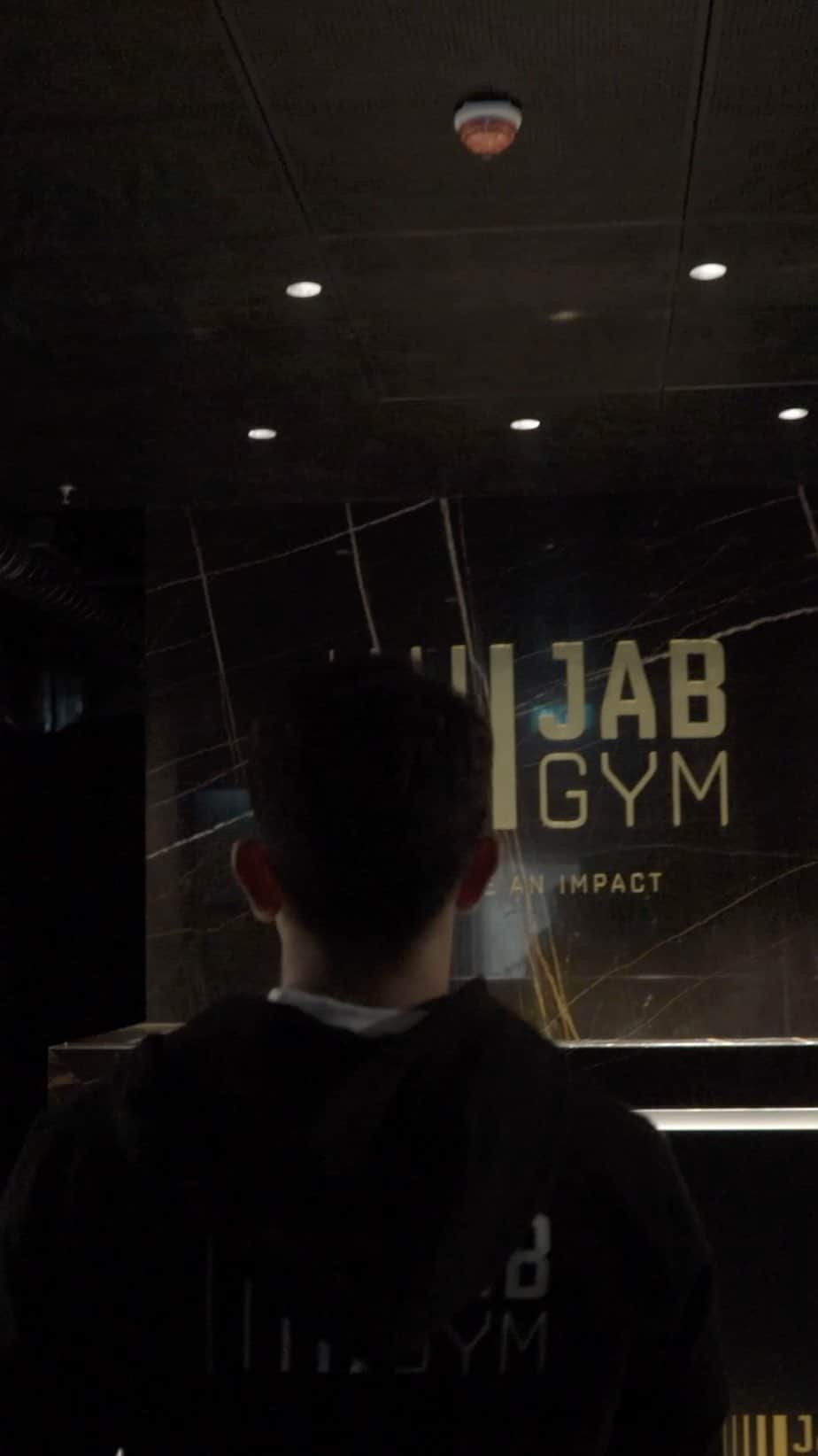 アブドゥル・マティーン王子のインスタグラム：「See you all tomorrow! @jabgym @oddboxpictures」