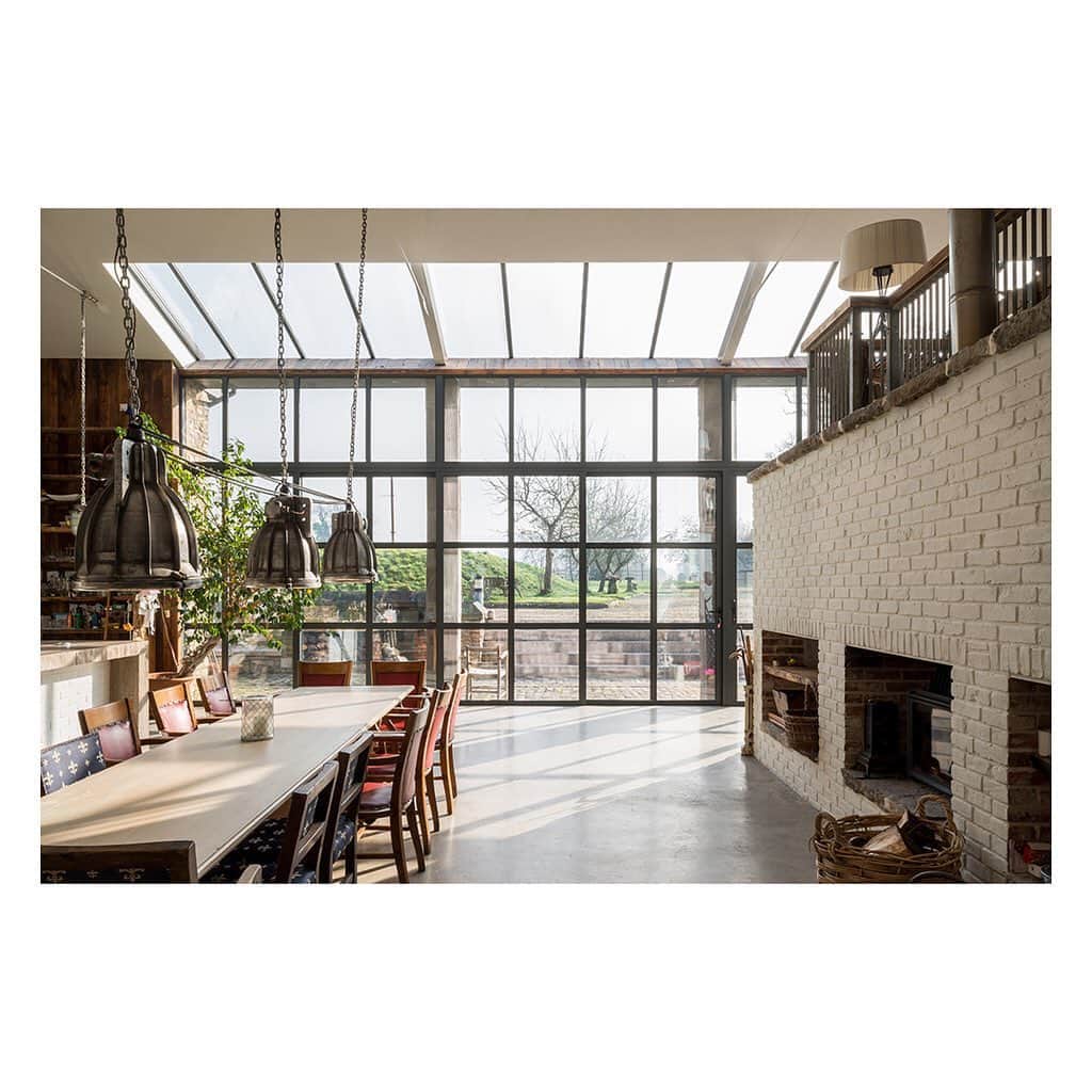 The Modern Houseさんのインスタグラム写真 - (The Modern HouseInstagram)「#forsale Hidden in the Somerset countryside is this light-filled home, a renovated stone stable block. Swipe across to see more images of the space and follow the link in our bio for the sales particulars.  Architect: Louise Davis @box9design」2月15日 19時32分 - themodernhouse