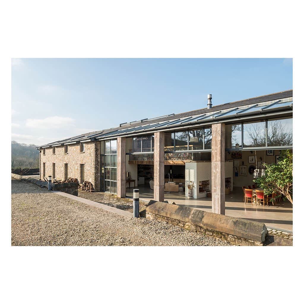 The Modern Houseさんのインスタグラム写真 - (The Modern HouseInstagram)「#forsale Hidden in the Somerset countryside is this light-filled home, a renovated stone stable block. Swipe across to see more images of the space and follow the link in our bio for the sales particulars.  Architect: Louise Davis @box9design」2月15日 19時32分 - themodernhouse