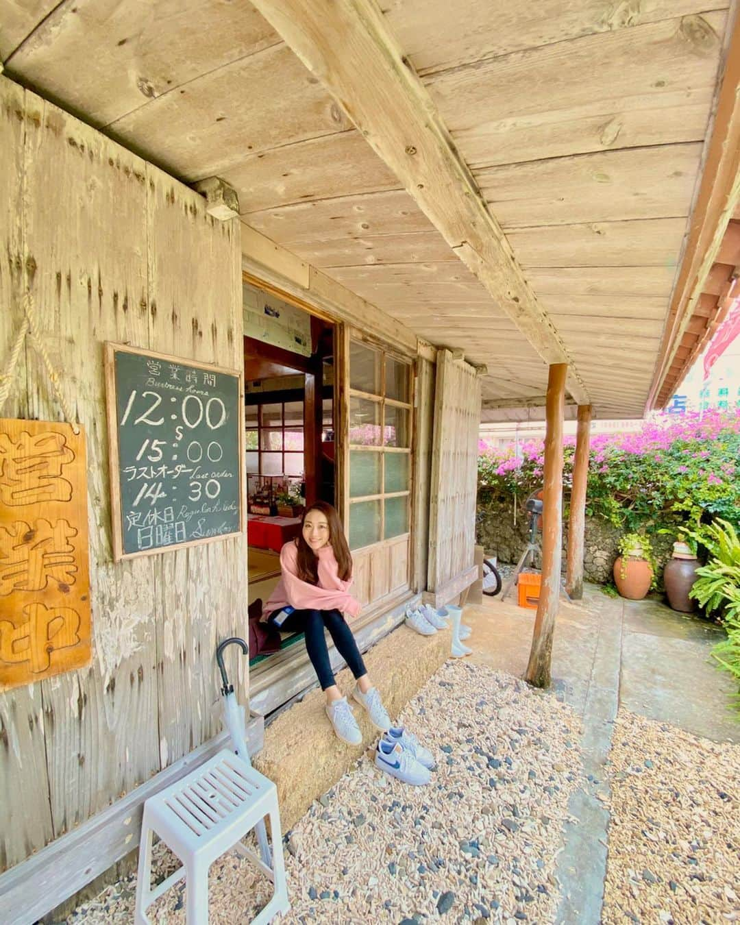 大寺かおりさんのインスタグラム写真 - (大寺かおりInstagram)「久米島で食べた 美味しいもの、あれこれ。 毎年食べに行くやんぐゎ〜の ピリ辛もやしそば。 今年も絶品でした🥰 このスープ、水筒に入れて持って帰りたい〜 と今年も言ってしまいました。 . そして欠かせない車えび🦐 お刺身、かき揚げ、えびチリ、えびマヨ、 たくさんたくさん食べてきました☺️ . 毎晩の反省会が本当に楽しくて🍺 写真を見返してまた食べたくなってきました〜✨ . #沖縄 #久米島 #やんぐゎー #やん小 #ピリ辛もやしそば #車えび #jspors #久米島キャンプ #rakuteneagles #春季キャンプ #小川さん」2月15日 19時44分 - kaori_ootera