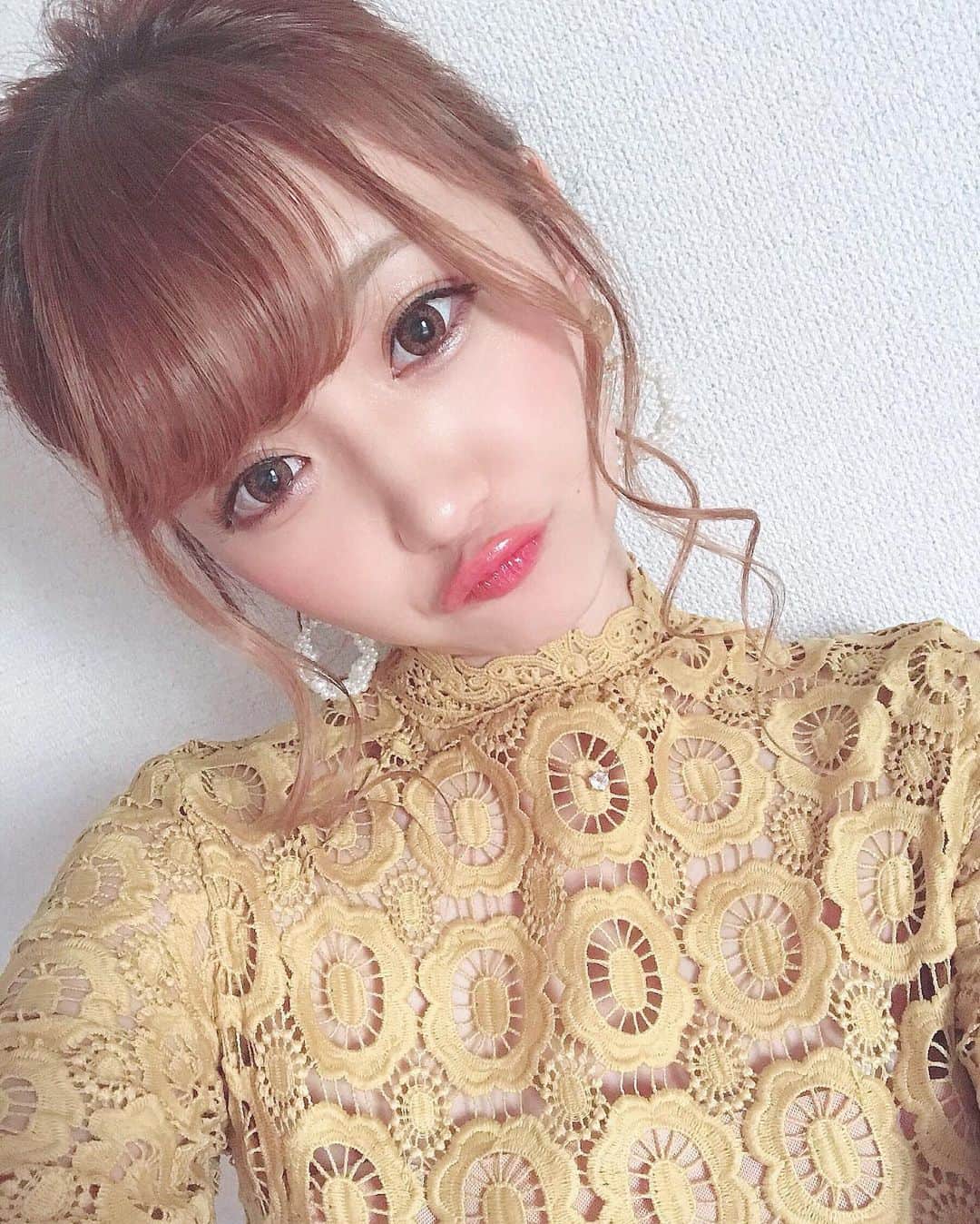 のインスタグラム：「𝐬𝐞𝐥𝐟𝐢𝐞 ❤︎ . お呼ばれスタイル₍ ᐢ. ̫ .ᐢ ₎💓💓💓💓 . . #お呼ばれヘア #お呼ばれコーデ #お呼ばれドレス #二次会ドレス #二次会コーデ #二次会ヘア #自撮り #お洒落さんと繋がりたい #お洒落なジャニヲタさんと繋がりたい .」