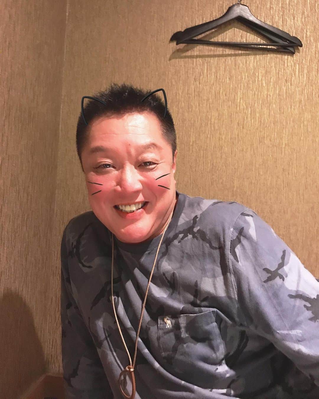 佐野優子のインスタグラム：「. 久しぶりに姫路のジョージ・クルーニーに会いました🥰 . みんなからのコメント期待してます😂 . #姫路 #ジョージクルーニー #georgeclooney  #イケメン #笑」