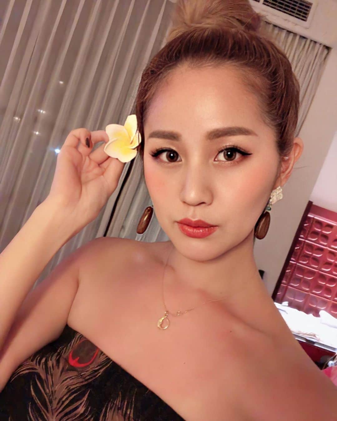 LORYのインスタグラム：「こんばんわ〜🥰 今年は暖冬ですねー🤍 ． #写真全く関係ないけどね #バリの時のやつです」