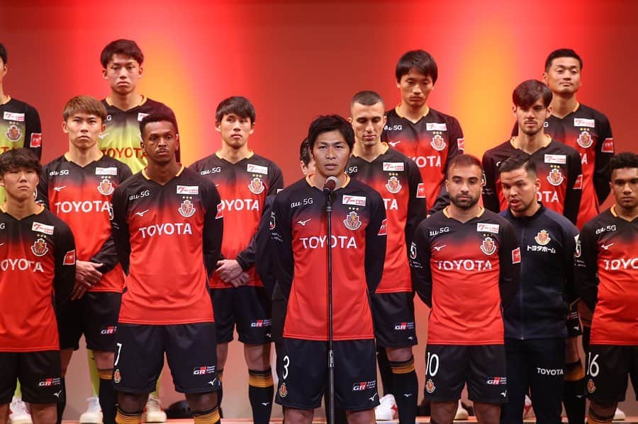 丸山祐市のインスタグラム：「いよいよ明日シーズンが開幕！  ファミリーの皆さんに、勝利・笑顔をスタジアムで見せれるように、チーム一丸となり、頑張っていきます。  タイトル獲ろう！  今年も熱い応援、よろしくお願いします！  #nagoyagrampus#grampus#名古屋グランパス #丸山祐市#3」