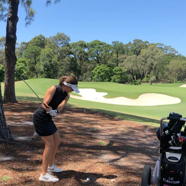 Liz Elmassianのインスタグラム：「When playing out of the wood chip or sandy lies in the rough , it’s important to play the ball slightly back in your stance  and don’t tighten your forearms or hands into impact.  It’s the bigger muscles participating in your golf swing that give you the consistency of strike.」