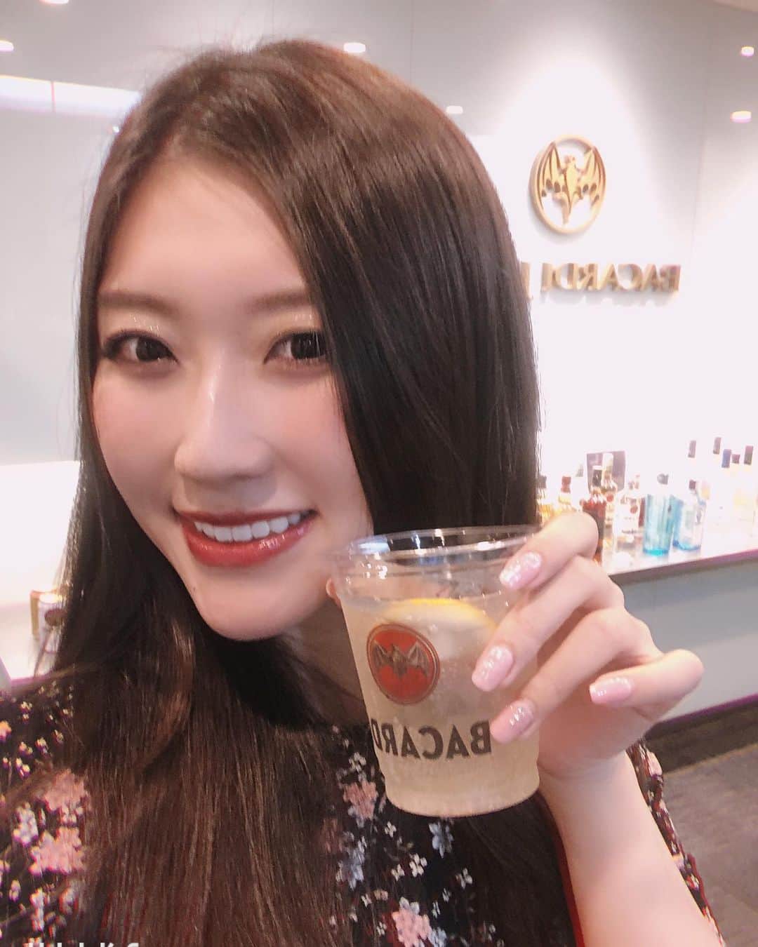 松丘雪那のインスタグラム：「. 昨日バカルディさんのところに行ってきたの💓 ホットラムチャイとホットラムチョコレートを作ったよー！他にも飲んだけど笑 すごく美味しかった☺️ スピリッツ好きだから、お家でもやりたいな！ 紅茶で割るの好きだから、広まるといいなぁ！ . 話してくださったみなさんありがとうございました すごく楽しかった🥰 そして アシスタントもどき楽しかった☺️w . . . . #バカルディ #ホットラム #ホットラムチャイ #ホットラムチョコレート #ホットカクテル #バレンタイン #モデル #タレント  #インフルエンサー #MC #アシスタント  #バレンタインデー #お酒好き #スピリッツ」