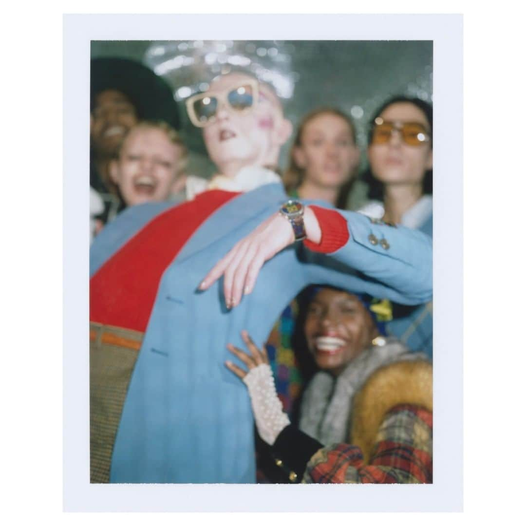 グッチさんのインスタグラム写真 - (グッチInstagram)「Night-loving creatures, the cast of the imaginary #GGPsychedelic club are captured in vintage-style photos wearing key pieces from the special collection including a watch and a bucket bag. Discover more through link in bio. @alessandro_michele #GucciTimepieces #AlessandroMichele」2月15日 21時00分 - gucci