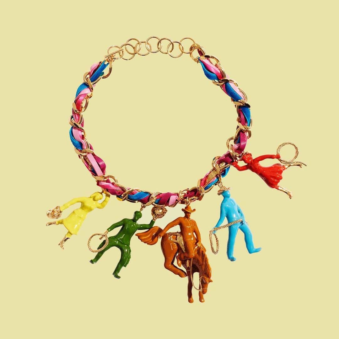 ginza magazineさんのインスタグラム写真 - (ginza magazineInstagram)「春にハッピーオーラ全開！⠀ マルチカラーのカウボーイ＆カウガールが5人。⠀ くすりと笑えてちょっぴり幸せな気持ちに。⠀ ⠀ #ginzamagazine #marcjacobs #necklace #マークジェイコブス #ネックレス」2月15日 21時29分 - ginzamagazine