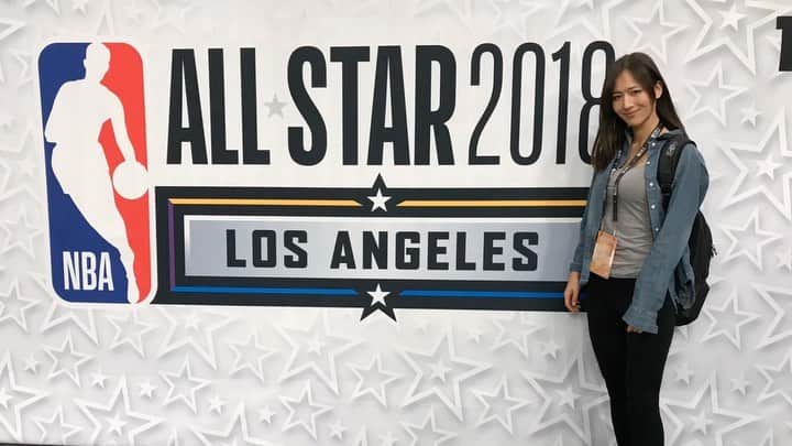 のインスタグラム：「ALL STAR WEEKEND! #tb clip from NBA all star 2018. 2 years already! 日本時間の今日行われたライジングスターやセレブリティゲームを含め、3Pコンテスト、ダンクコンテスト、Team Lebron VS Team Giannisなどと見どころ沢山！シカゴの現地で見ているみんなが羨ましい☺️﻿ ﻿ そして今年はなんと言っても選手や関係者、世界中のファンがKobeとGianna, 他7名の犠牲者のたに捧げるALL STAR. 現地時間２月１６日はジェニファー・ハドソンが故コービー・ブライアントをトリビュートする事が決定していて、絶対に見逃せない今年のオールスター。﻿ ﻿ 残り二日間も楽しもう🖤﻿ ﻿ #ALLSTAR #NBA #Rakutentv」