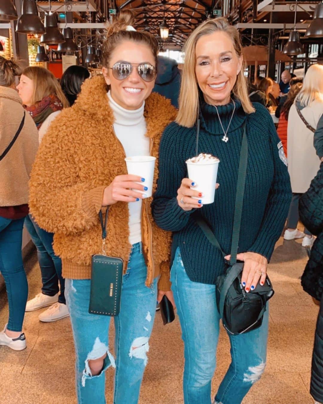 のインスタグラム：「Es un buen día para explorar Madrid 💃🏻」
