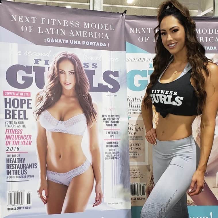 ホープ・ビールのインスタグラム：「First day @expofitnesscol was a success! . Happy to be here with @fitnessgurls . #colombia you’re amazing」