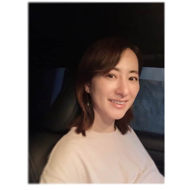 前田ゆかのインスタグラム：「gymの帰り‼︎ ＊ 適度な運動で巡らせる  筋肉や関節を動かすことで脳や神経に刺激を与え身体のバランス感覚を向上させるという。  神経と筋肉のつながりをトレーニング。  緩やかに可動域が広がってる気がする。  #体力作り #免疫力アップすると #体温も上がり #冷え改善 #適度な運動  #そして食事 #gym」