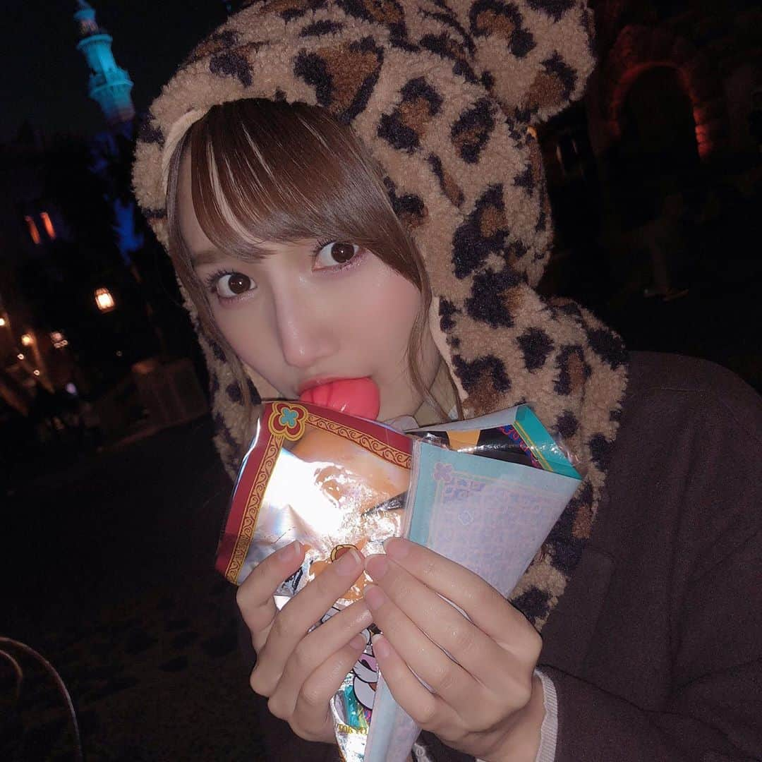 田中菜津美さんのインスタグラム写真 - (田中菜津美Instagram)「まだ髪長いし 結構前に行ったやつ✨🐭 . 値上げ前〜✌🏻✌🏻⭕️ . #ootd #ディズニーシー #ディズニー #disney #ミッキー #ディズニーランド」2月15日 22時23分 - natsumitanaka_0810