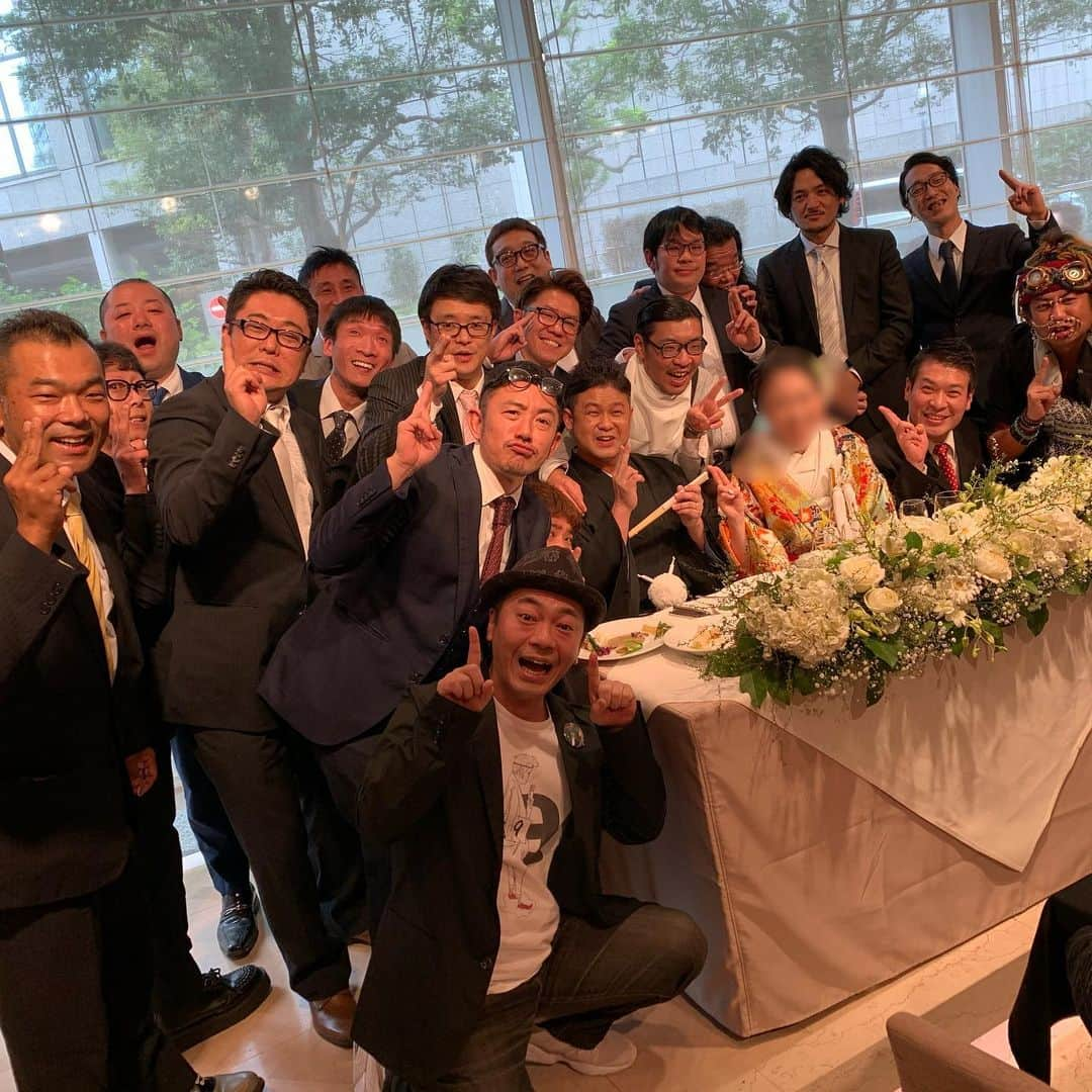 畔柳さんのインスタグラム写真 - (畔柳Instagram)「ゲンセンシホウセンさんの結婚式。 最高のチョイスでした。 #結婚式 #結婚 #したくなる #幸せ #チョイス #ありがとうございます」2月15日 22時31分 - kurokuro541026