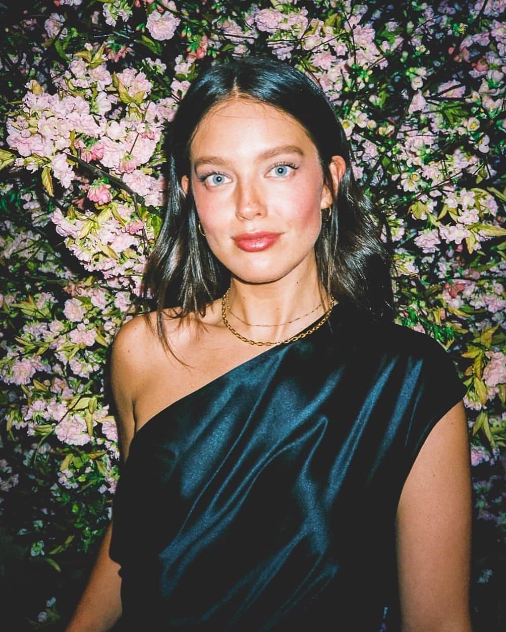 のインスタグラム：「On film by @danbassini during #nyfw 📸」