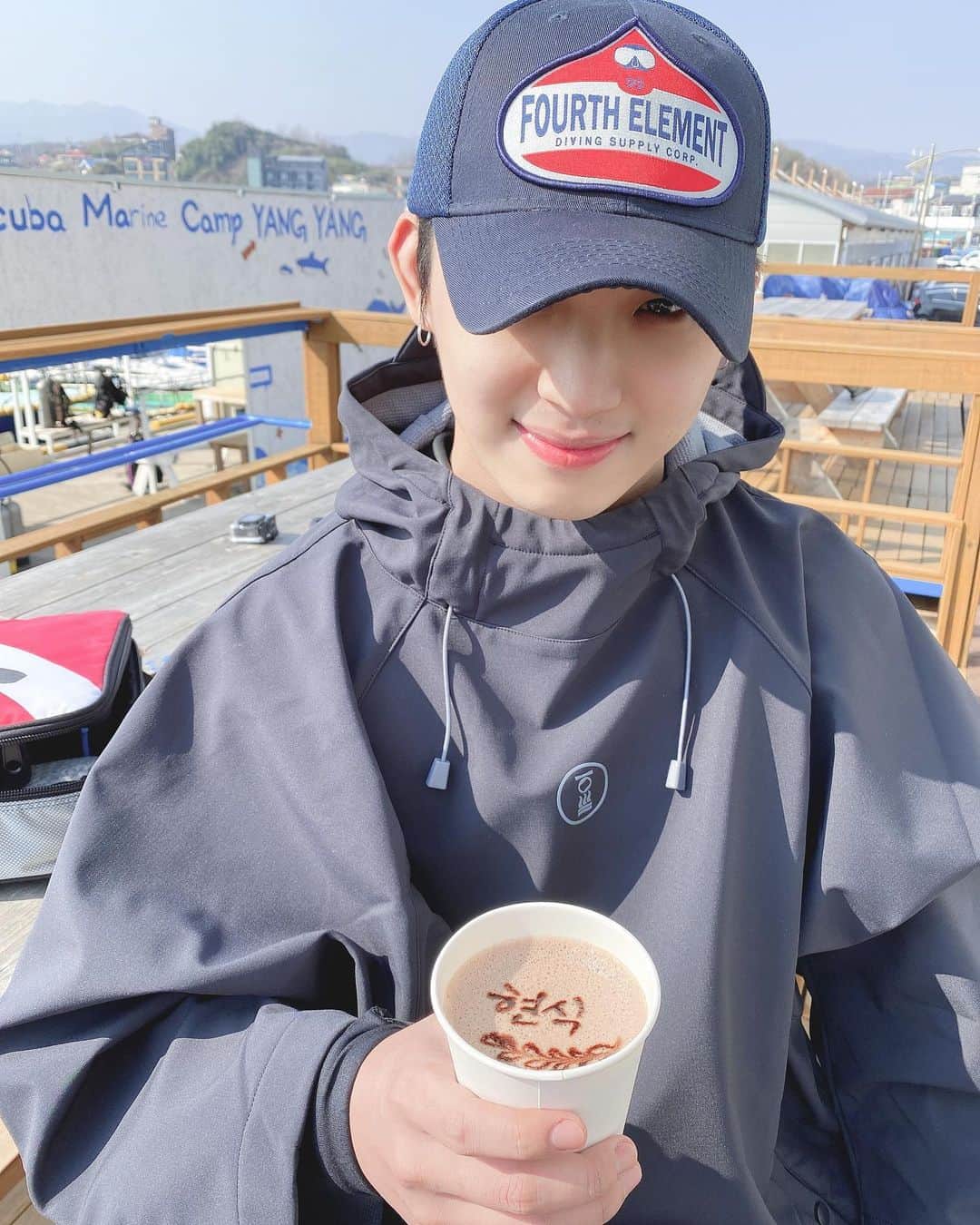 ヒョンシク のインスタグラム：「다이버현식핫초코🥽」