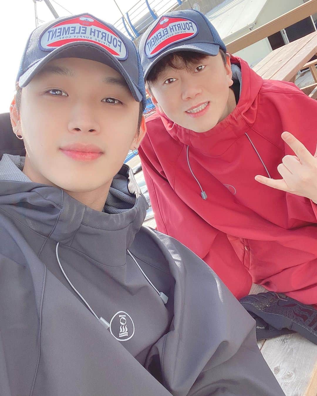 ヒョンシク のインスタグラム：「형이자친구이자스승님찐모형🖤♥️」