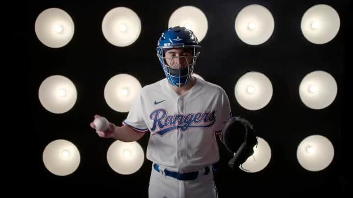 ロビンソン・チリノスのインスタグラム：「Thank you Jesus for allowing me to do what I dreamed when I was a kid. Gracias Jesus por permitirme hacer lo que soñe cuando estaba pequeño temporada #2020 #togetherwe #rangers #mlb #venezuela #texas」