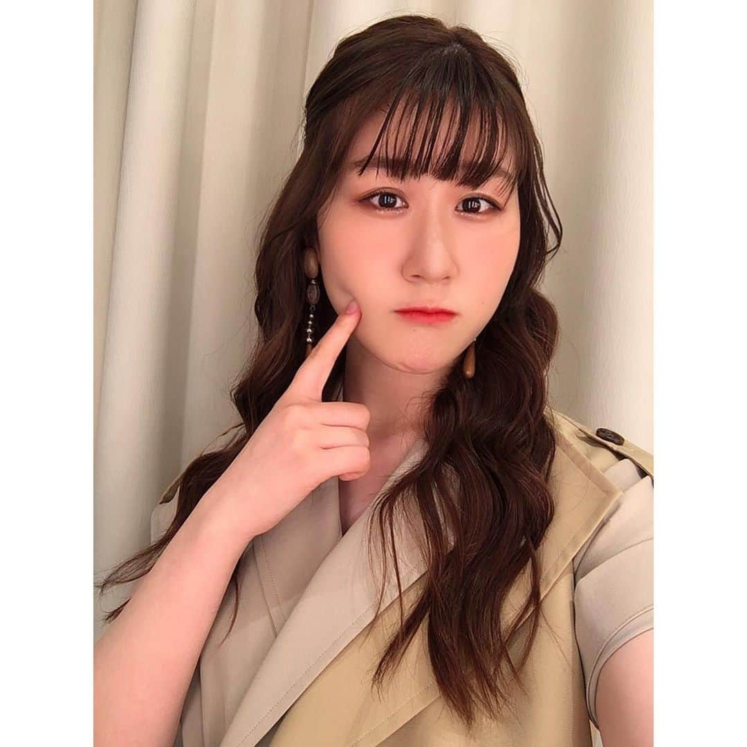 かれん（古賀かれん）さんのインスタグラム写真 - (かれん（古賀かれん）Instagram)「最近、メイクさんに可愛い髪型たくさんしてもらってるな〜こないだのハーフアップも、今日のも好き❣️」2月15日 23時06分 - lgm_karen_official