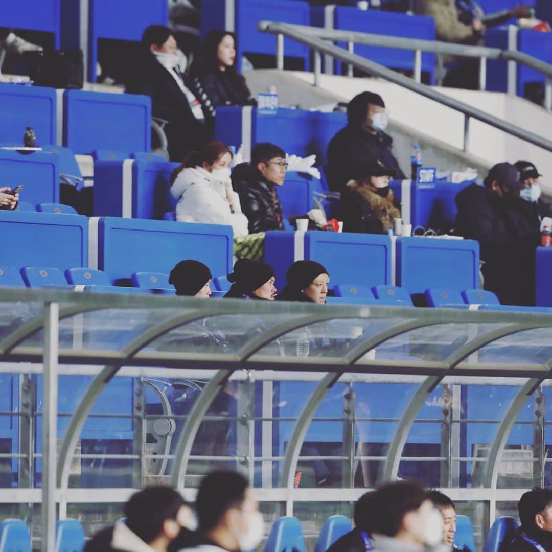 FC東京オフィシャルグッズさんのインスタグラム写真 - (FC東京オフィシャルグッズInstagram)「🇯🇵🗼 vs #蔚山現代FC  チーム一丸。 アジアの頂点をめざす戦いが始まった。 @fctokyoofficial  #acl  #AFCチャンピオンズリーグ2020  #acl2020  #FC東京 #fctokyo  #tokyo」2月15日 23時17分 - fctokyoofficial