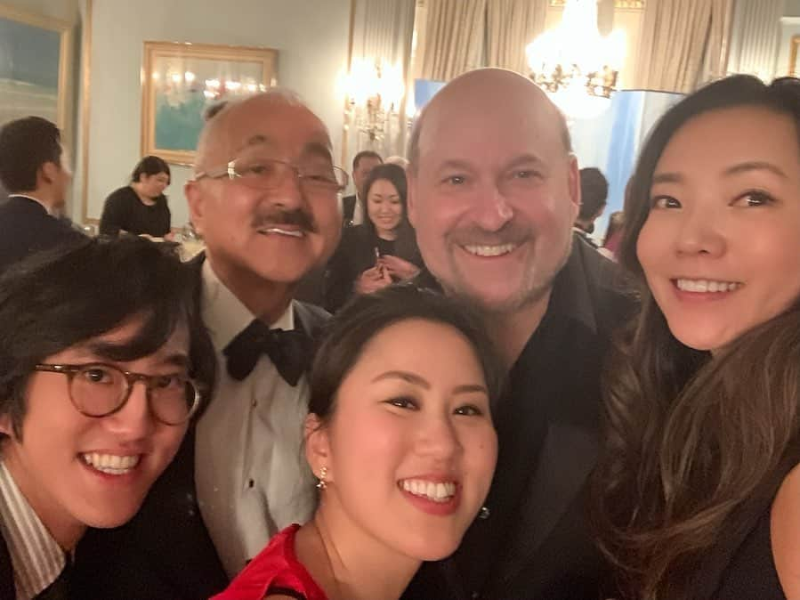 和央ようかさんのインスタグラム写真 - (和央ようかInstagram)「✈️✈️✈️ing back to NY🍎 I’m in the sky 😊✈️✈️Last week when we were in NY we were invited to Japanese Ambassador’s private residence to celebrate our friend Bon san’s medal of rising sun celebration. It was wonderful night 🎖🤩😘Congratulations to Bon San and lovely Yagi family 🎖🙏😘 NYに帰る飛行機の中、お空の上から✈️😊 先週、2月7日にNYの大使私邸にて仲良くさせて頂いている八木Bonさんが、旭日双光章を叙勲されたお祝いのパーティに招待して頂きました😍🙏Bonさんのこれまでの人生、お人柄にまた感銘受けた夜🎖大好きなBonさんTomoko さんSakuraちゃんDaihachi くんTsuru ちゃん本当におめでとうございました🎖😘 #takakonystylin #lifestyle #nylife #yokawao #和央ようか」2月15日 23時25分 - yokawao0215