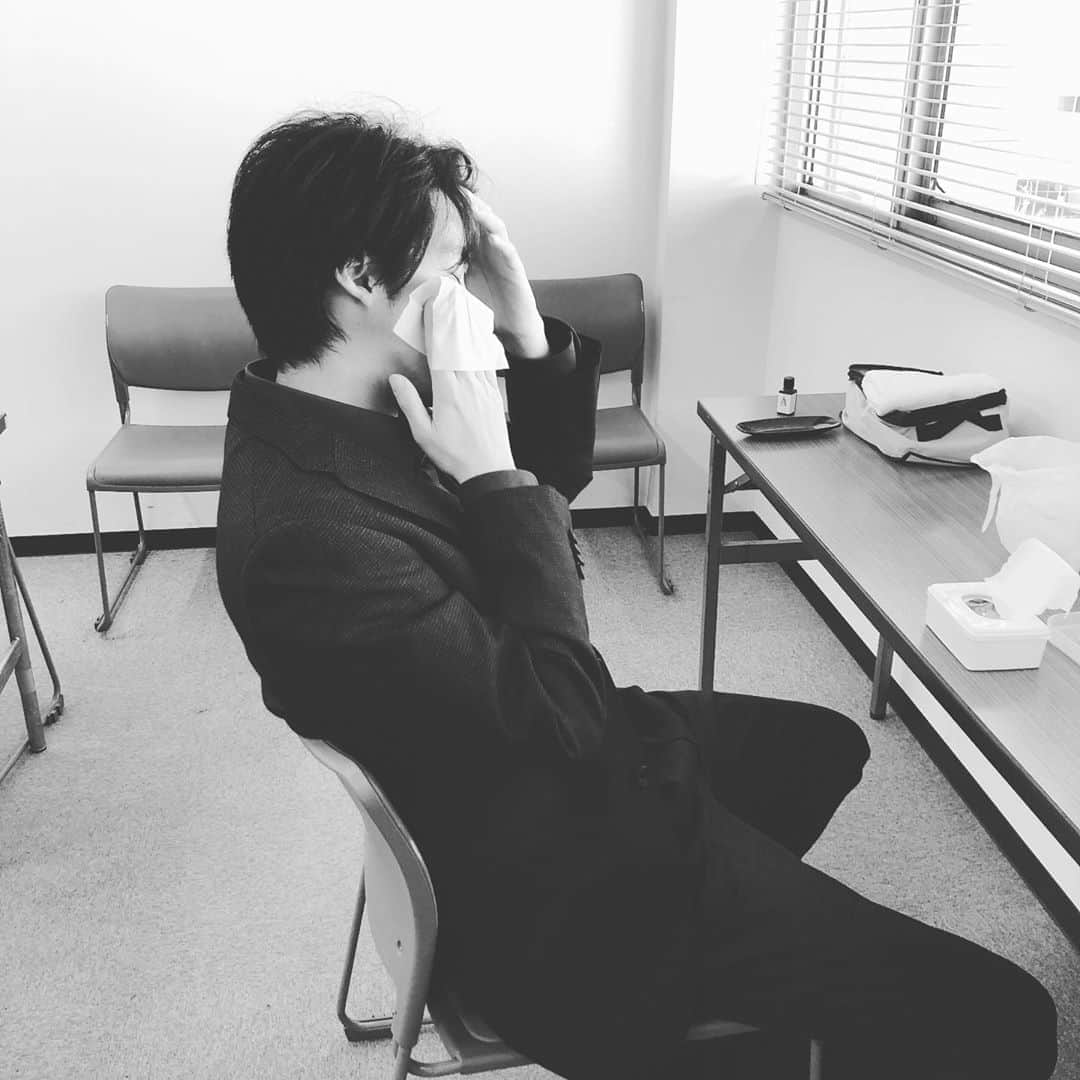 白石隼也さんのインスタグラム写真 - (白石隼也Instagram)「「ランチ合コン探偵」 御覧頂き有難うございました。 撮影終わり、メイク落とし中！ 次は、舞台「脳内ポイズンベリー」 日々、稽古中です。 #白石隼也 #脳内ポイズンベリー #市原隼人 #蓮佛美沙子 #ジョン王」2月16日 8時46分 - s_shiraishikun