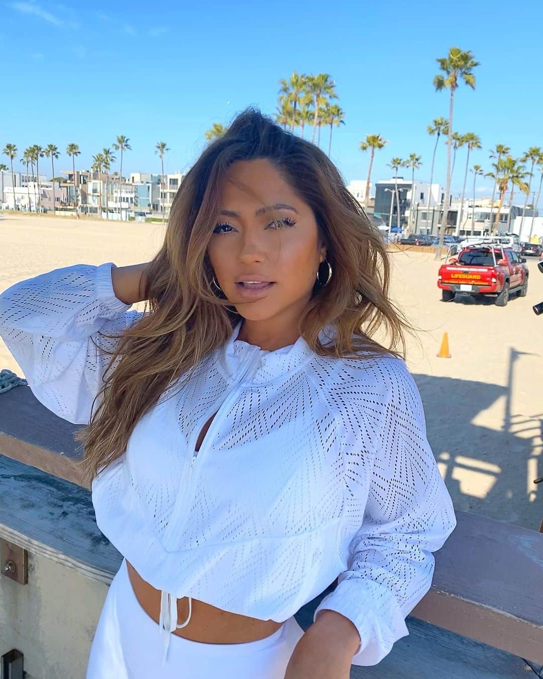 ジェシカ・バーチアーガのインスタグラム：「Tell me what you see in me 😌@fashionnova fashionnovapartner」