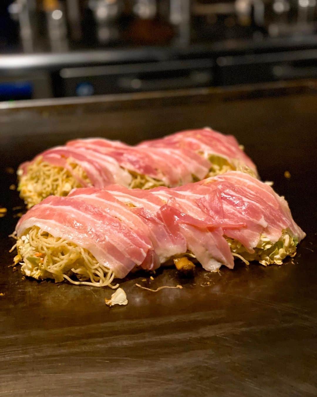 秋山具義さんのインスタグラム写真 - (秋山具義Instagram)「久しぶりの渋谷『お好み焼き いまり』。﻿ ﻿ 豚平焼き好きなのですが、東京ではここの豚平焼きが一番好き！！！﻿ ポテトサラダ好きでもありますが、ここのポテサラも最高！！！﻿ ここはお好み焼きの種類、いろいろあるけど、昔ながらの大阪もだんとおかんねぎ焼き、大好きです！！！﻿ ﻿ #お好み焼きいまり #渋谷お好み焼き #具義お好み焼き2020 #具義鉄板焼き2020」2月16日 9時19分 - gugitter