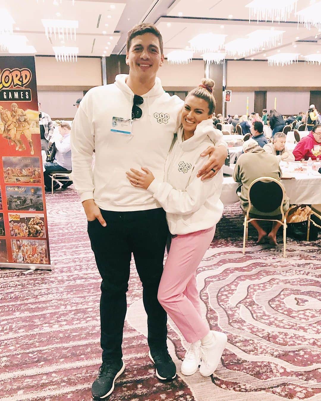 トーライ・ケリーのインスタグラム：「Valentine’s Day = going to a board game convention & entering the Catan National Qualifying Tournament in matching Catan hoodies. 💋got me a real 1」