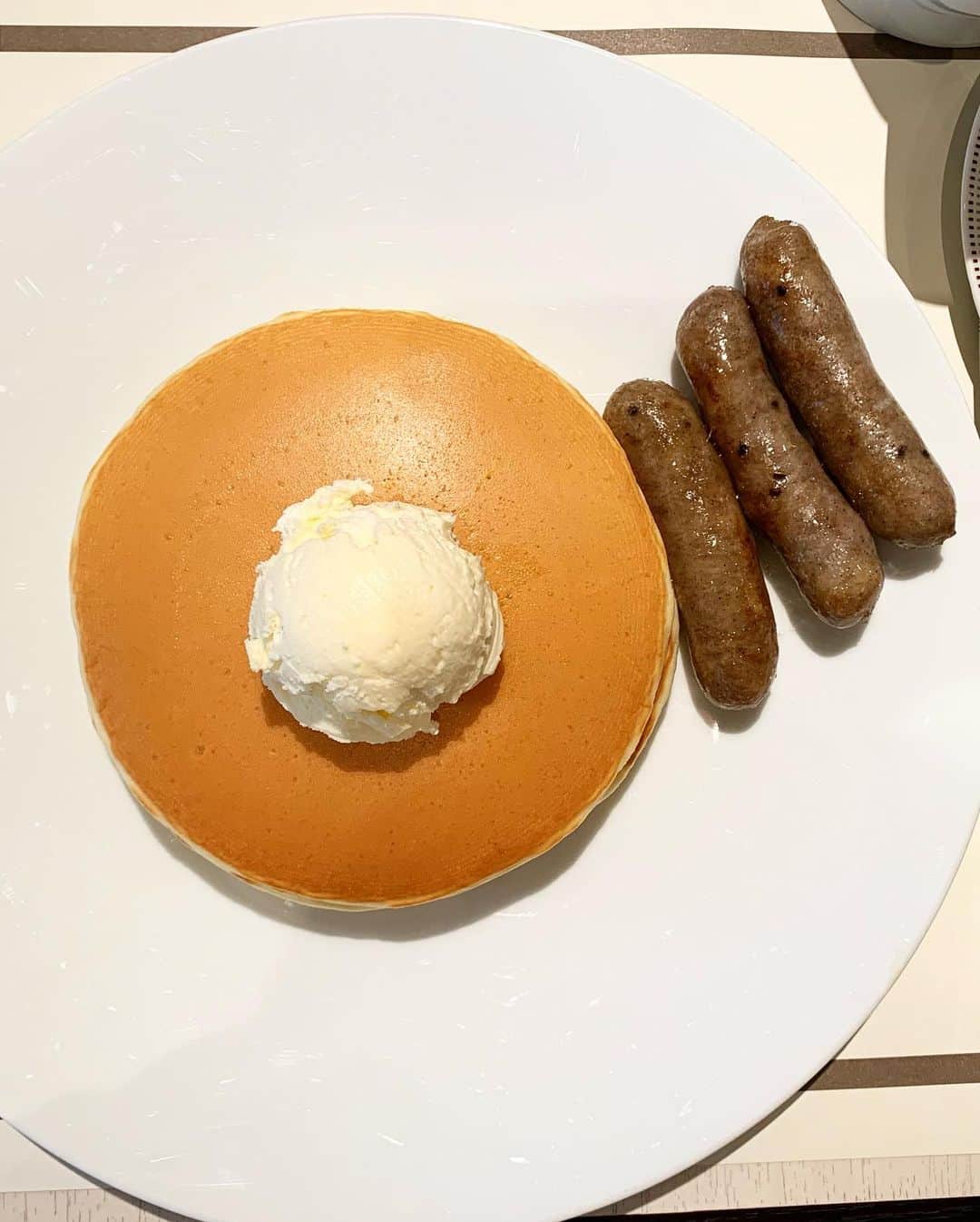 田中セシルさんのインスタグラム写真 - (田中セシルInstagram)「* Brunch with Pancake! パンケーキのどこが好き？ って聞かれたら、もちろんメープルシロップ♡ なんだけど… そのメープルシロップの甘みを上手に引き出してくれるホイップバターくん、君のことがもっと好きかもしれない。  #パンケーキ #pancakes #hotcakes  #パンケーキ部 #love  #メープルシロップ #maplesyrup  #ホイップバター #whipbutter #帝国ホテル #imperialhoteltokyo  #パークサイドダイナー #parksidediner #breakfast #brunch #chilltime #instasweets #instapancakes」2月16日 10時00分 - ceciltanaka