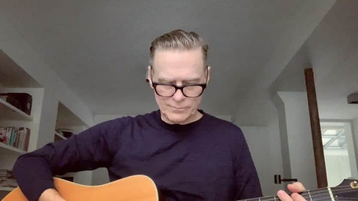 ブライアン・アダムスのインスタグラム：「Depend On Me from the album #wakinguptheneighbours #songsfromthesqueakychair 🪑」