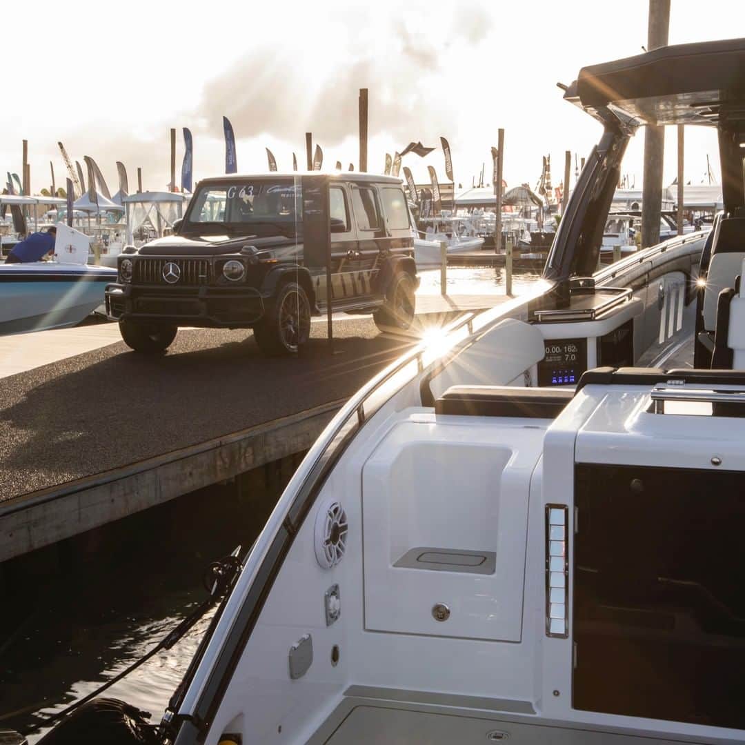 メルセデス・ベンツさんのインスタグラム写真 - (メルセデス・ベンツInstagram)「[Kraftstoffverbrauch kombiniert: 13,3–13,1 l/100 km | CO₂-Emissionen kombiniert: 304–299 g/km | mb4.me/DAT-Leitfaden]  Greetings from the Miami Boat Show! Did you know that Mercedes-AMG is the only automotive performance  brand exhibit on water at the @miamiboatshow? Check out our one of a kind Mercedes-AMG G 63 Cigarette Edition.  #MercedesAMG #AMG #DrivingPerformance #moveyourway #Power #Passion #CigaretteRacingTeam #CigaretteRacing #CigaretteBoat #performanceboat #Luxury #CarsofInstagram #InstaCar #Lifestyle #MiamiBoatShow2020 #MiamiBoatShow」2月16日 2時02分 - mercedesbenz