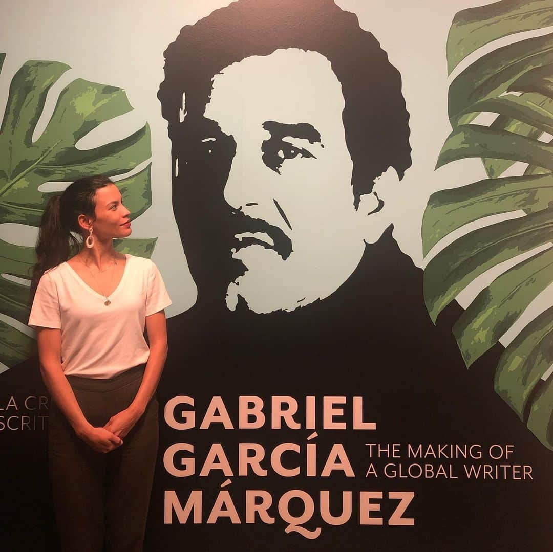 ダナイ・ガルシアさんのインスタグラム写真 - (ダナイ・ガルシアInstagram)「You know, yesterday I spent a good part of my Valentine’s day enjoying this legend’s life & work #Gabriel Garcia Marquez. I can’t even begin to explain how much I love his stories, novels, books & mind.  In school they made us read “100 hundred years of solitude” (genius). And for most of my parents generation, he was an idol. 💎💎 It’s amazing how stories can shape us. How one person can connect us to their imaginary world. 🍃👑 Thank you Gabriel for sharing your gift. I’m so inspired by you!!! If you haven’t had the opportunity to check out his work. Please do and start with “100 years of solitude” or “Love in the times of cólera”. Also if you are in Austin, you must check out this exhibition. #gabrielgarciamarquez #colombia #amazing #work  #workflow #stories #beauty #gratitude #blessed #magic #100yearsofsolitude #danaygarcia #novels  Never forget the magic」2月16日 2時28分 - danaygarcia1