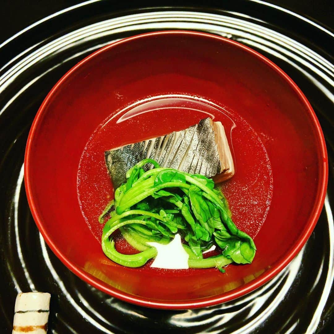 志摩有子さんのインスタグラム写真 - (志摩有子Instagram)「節分の名残りの八寸から始まる今月の夕食も素晴らしかった。シメの土鍋ご飯は花山葵。 #石葉#夕食 #温泉 #湯河原」2月16日 2時38分 - ariko418