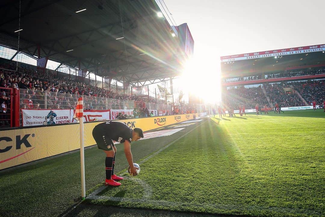 ナディアム・アミリさんのインスタグラム写真 - (ナディアム・アミリInstagram)「Wichtiger Auswärtssieg 💪🏽+3!!!⚫️🔴🦁#Werkself#StärkeBayer#NA11⚽️🔥 @bayer04fussball」2月16日 3時16分 - nadiemamiri18