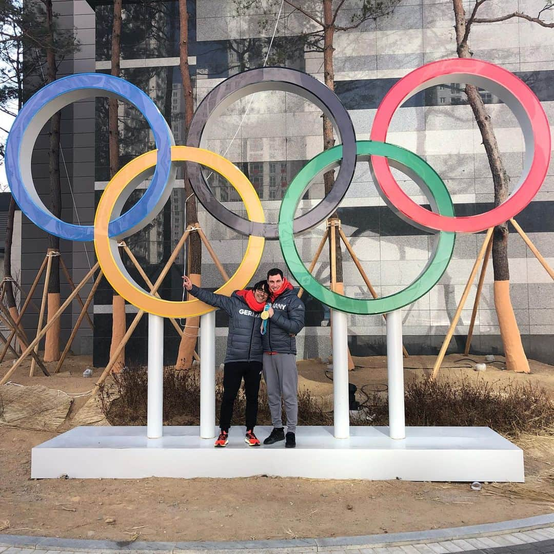 ブリュノ・マッソのインスタグラム：「2 years ago... the dream came true! 😍#olympics #goldmedal #pyeongchang2018 #figureskating #pairskating #dreamcometrue」