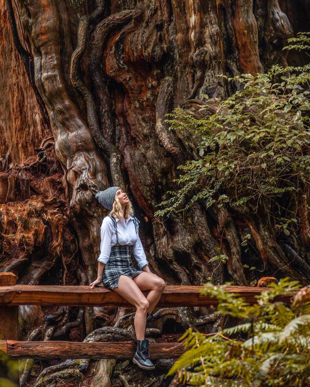 サラ・ジーン・アンダーウッドさんのインスタグラム写真 - (サラ・ジーン・アンダーウッドInstagram)「Check these giants out 😳🌲outfit from @fashionnova fashionnovapartner. Also, why am I always living up to my last name? . Top “I see you looking shirt” Skirt “Give me you skirt” . #novababe #ootd #winterfashion #washington #treesofinstagram #fashion」2月16日 3時46分 - saraunderwood